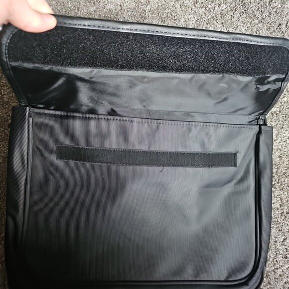 Targus Black Laptop/Electronics Case w.o. Strap - Fits up to 17.5" Laptop - Picture 5 of 7